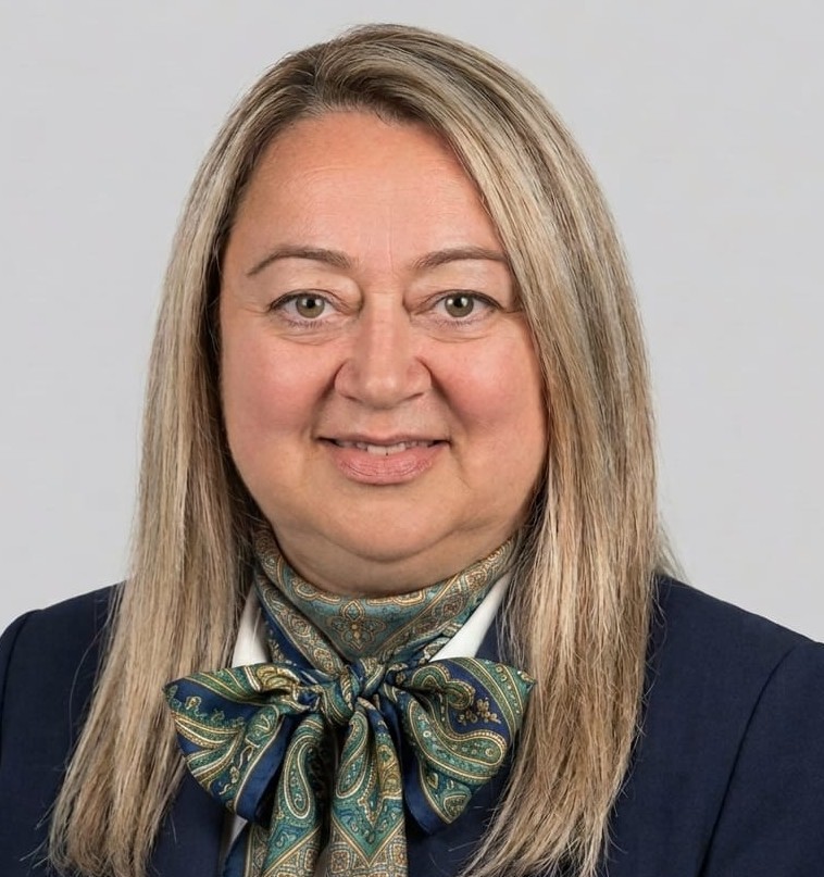 Özge YAŞAR